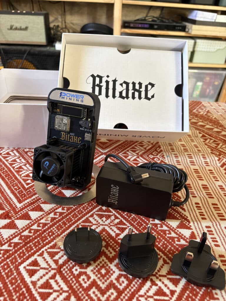 Le Bitaxe GAMMA de Power Mining - tout le contenu de la boite